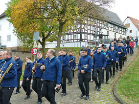 Allerseelen mit Segnung der Gräber auf dem Friedhof in Naumburg (© Karl-Franz Thiede)